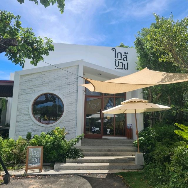 ใกล้บ้าน in the garden ☕️ คาเฟ่แห่งความอบอุ่น