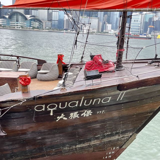 經典帆船上，欣賞無敵維港美景