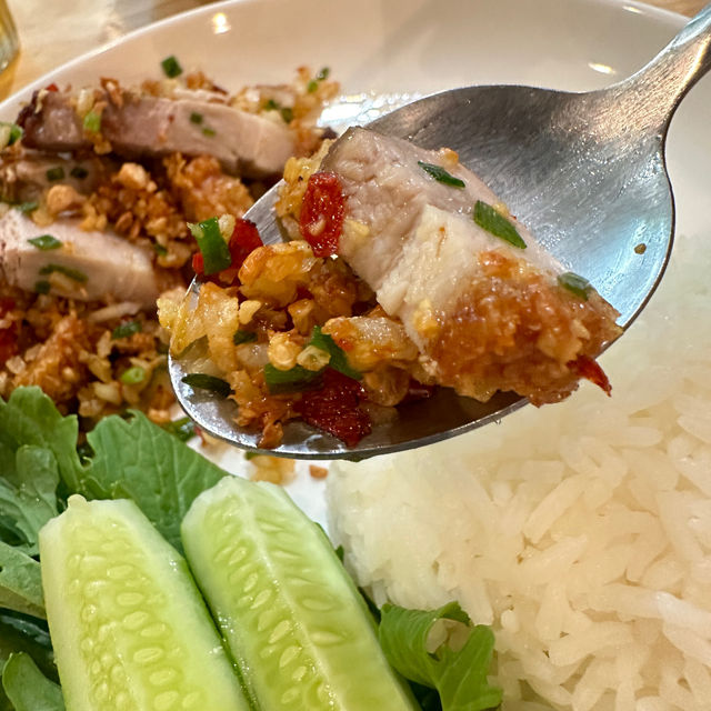 "Krob Kun กรอบกุน" ทำหมูกรอบให้เป็นงานศิลปะ📍