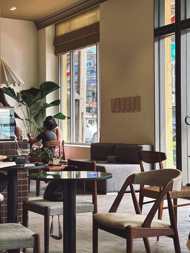 📱คาเฟ่ : AYATANA.cafe เจริญกรุง 