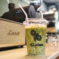 เอทซิกทีน คาเฟ่ (8SIXTEEN Cafe) 