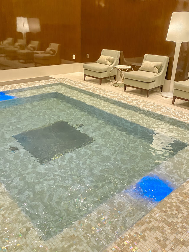 유럽에 온듯한 인테리어의 수영장 호캉스🏊🏻‍♀️