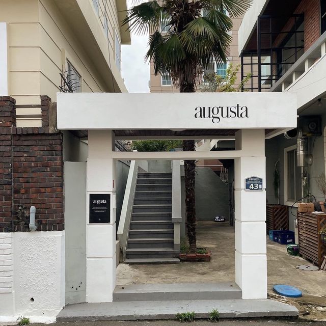 「Augusta Coffee：品味咖啡店，滿足你的味蕾」