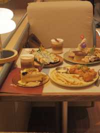 情侶打卡Cafe，甜品和韓式炸雞都出色