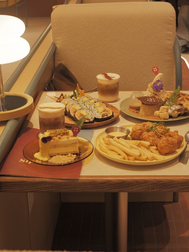 情侶打卡Cafe，甜品和韓式炸雞都出色
