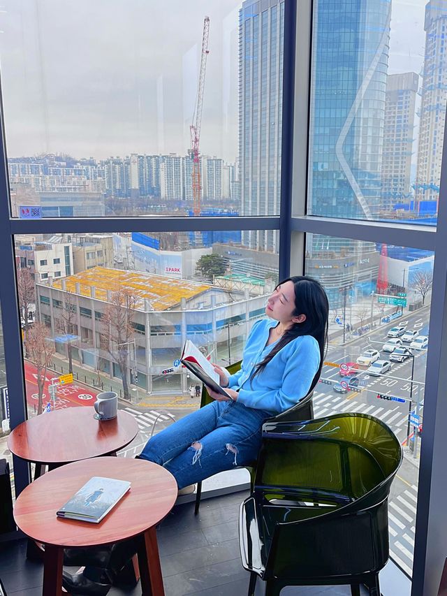 졸라서 많이 가고싶었던 카페 방문 상상보다? 좋았습니다....🏙🌲