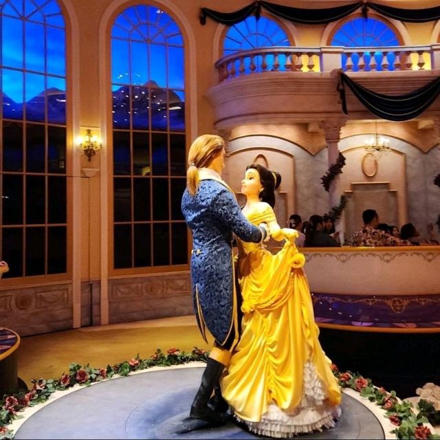 Tokyo Disneyland กับต้นซากุระสวยๆ