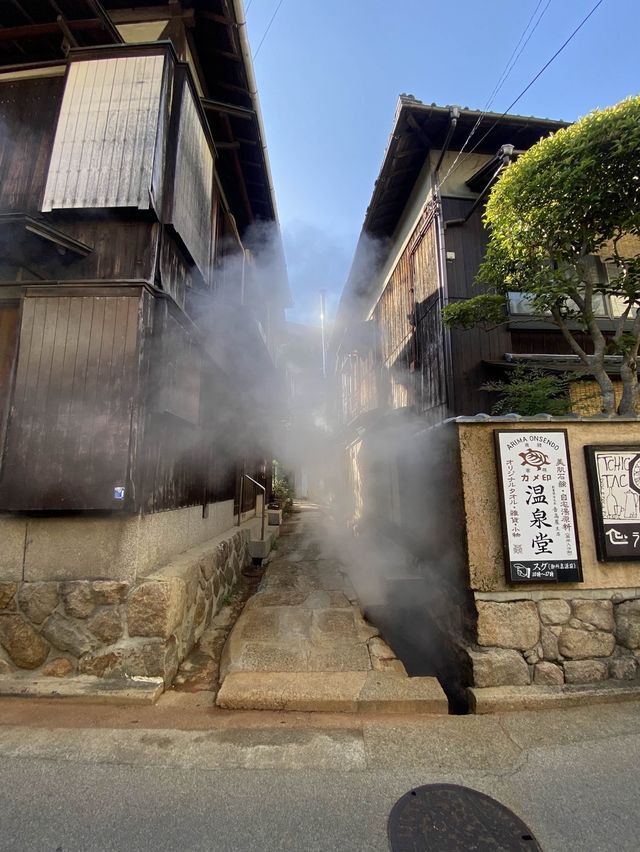 【有馬】この光景すごい「御所泉源」上からと路地側からみてほしい