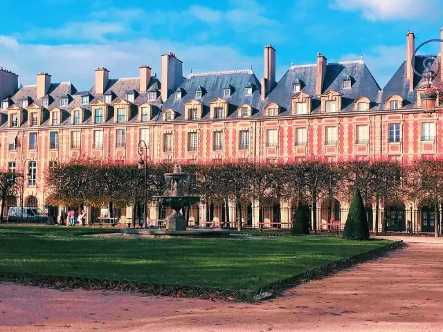 🌳 Beautiful Gardens in Paris 