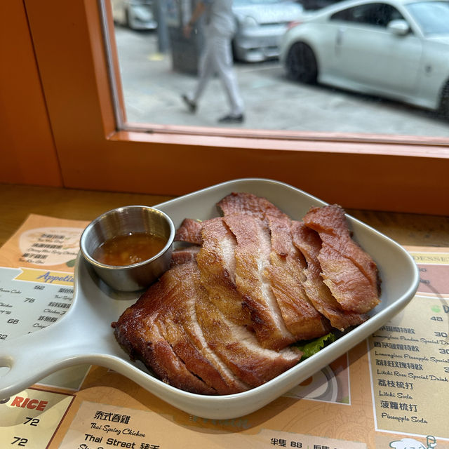 日賣300碗·30斤牛骨熬煮12小時．招牌阿叔船麵