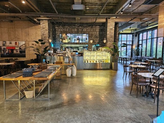 An afternoon chill at Yangjae Cattle and Bee