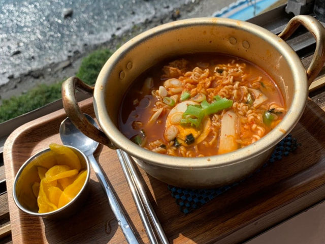부산 노포 분위기 바다뷰 라면맛집: 흰여울점빵