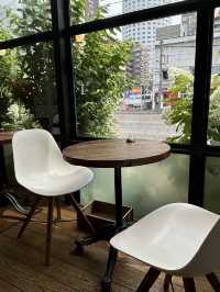 【北海道カフェ】紫陽花の咲き誇るお店に入るとコーヒーのいい香り