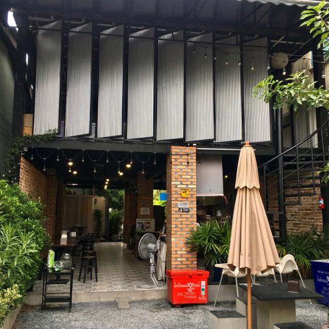 Nom Ruedee Cafe