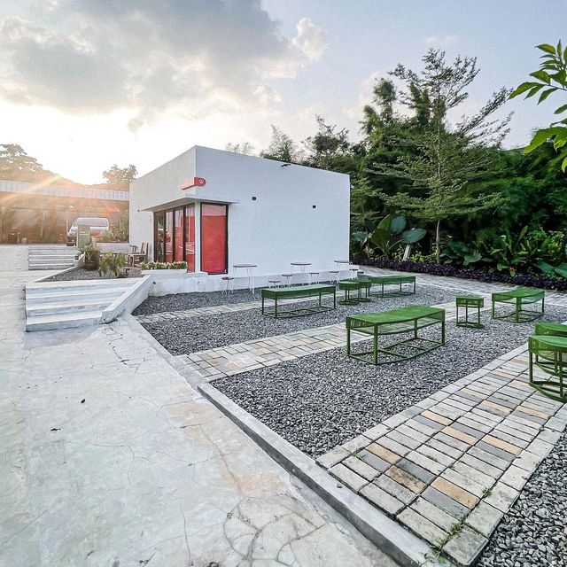 HIJOE CAFFE | Green and shady near Lenteng Agung HIJOE CAFFE | Green and shady near Lenteng Agung