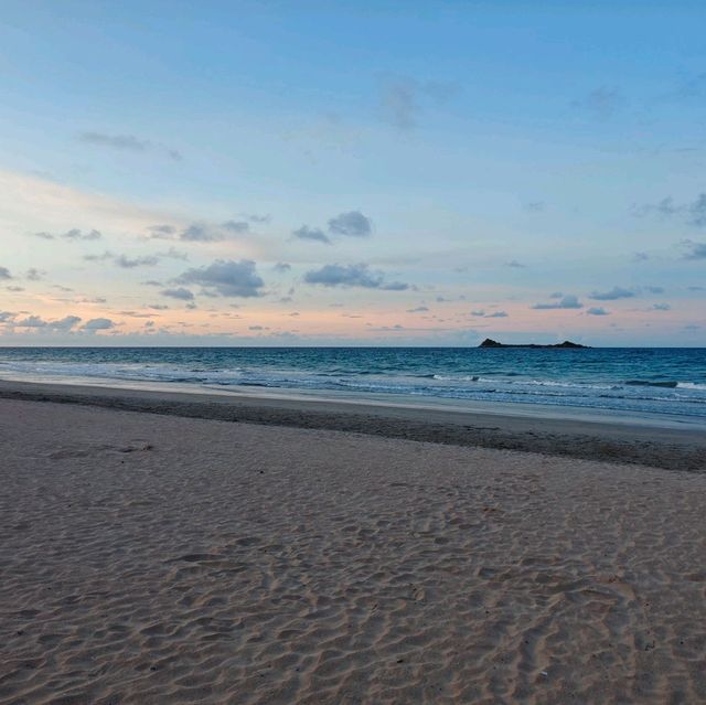 Trincomalee in Sri Lanka is a must if you like the bea h