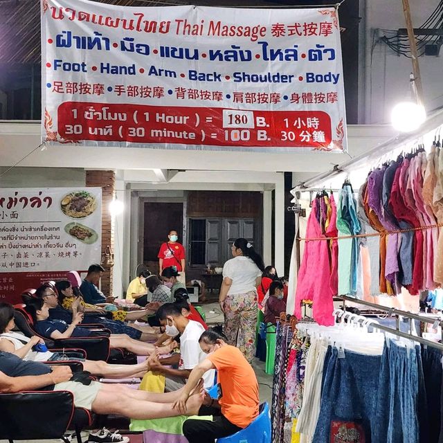 ถนนคนเดินวัวลาย:Wua Lai Walking Street 