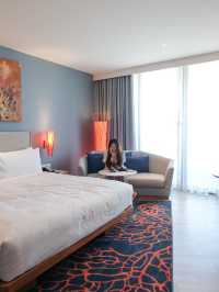 ว่ายน้ำชมวิวหัวหินสุดปังที่ Holiday Inn Hua Hin💦