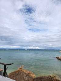 NAIA Resort Koh Larn ทะเล สระว่ายน้ำ บรรจบกัน
