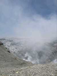 ภูเขาไฟอะโซะ เป็นภูเขาไฟที่ยังคุกรุ่นอยู่