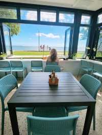 🇦🇺 Popular Waterfront Cafe in Sandgate, Queensland, Australia