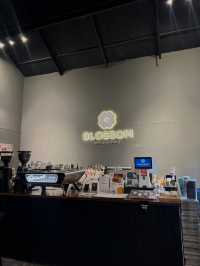 BLOSSOM คาเฟ่โทนสีดำสไตล์เท่ๆ