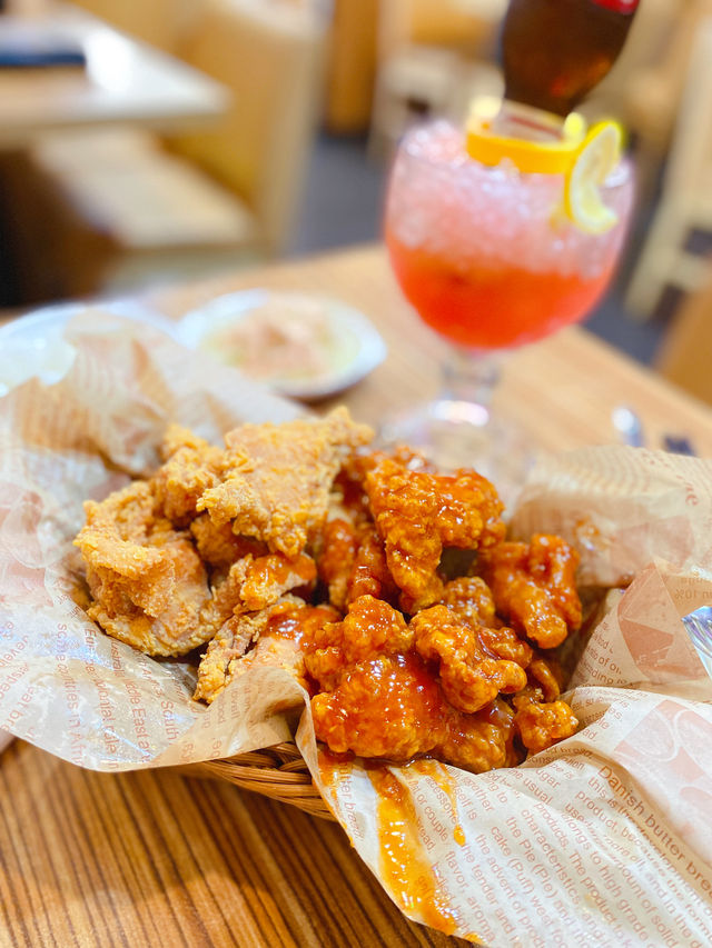 老字嘅韓國炸雞店，都有韓式玫瑰炒年糕