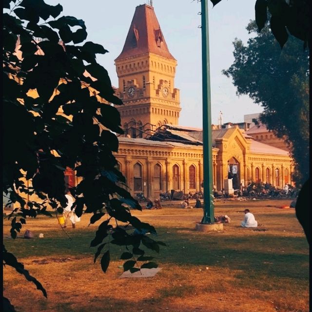 EXPERIENCING THE EMPRESS MARKET.
