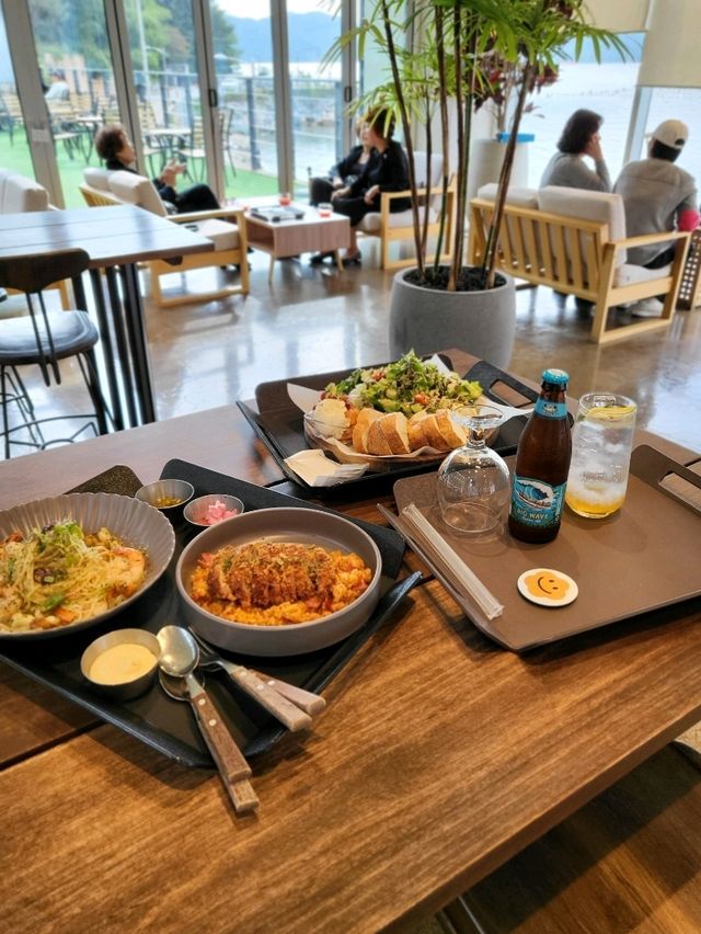 잔잔한 오션뷰가 멋진 창원 브런치카페