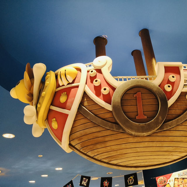 Exploring the Mugiwara Store in Tokyo Tower!