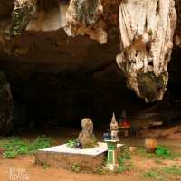 ถ้ำนางสิบสอง บ้านเนินมะปราง 