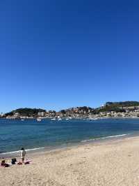 마요르카 소예르 항구의 잊지못할 반짝이던 윤슬
