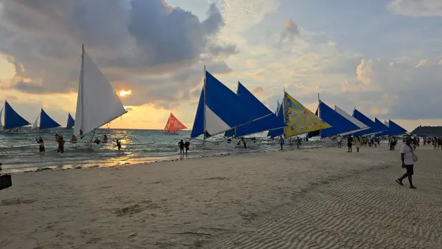 Boracay Activity: Sunset Sailing