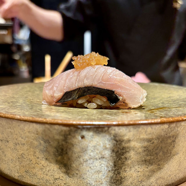 【大阪・中津】良心的な価格で熟成江戸前鮨が味わえる「鮨 あまと」