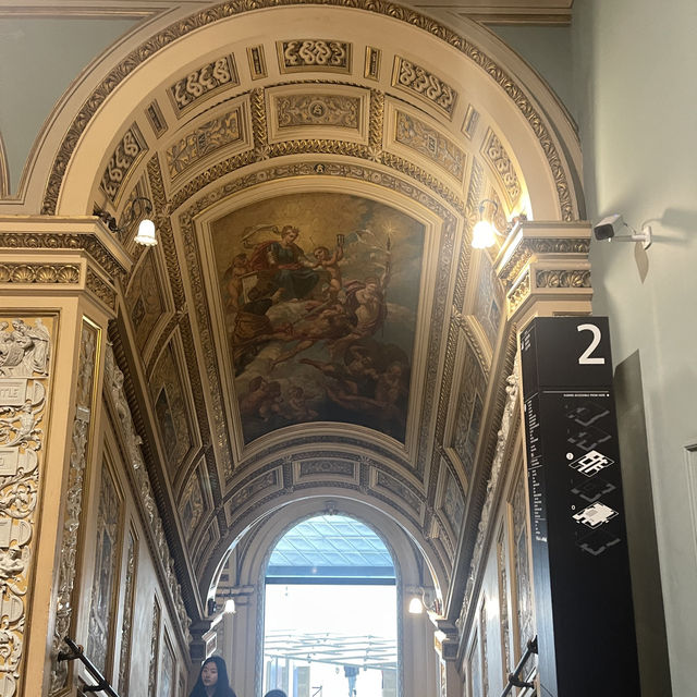 🏛️✨ 探索倫敦的文化瑰寶——維多利亞及艾伯特博物館（V&A Museum）！