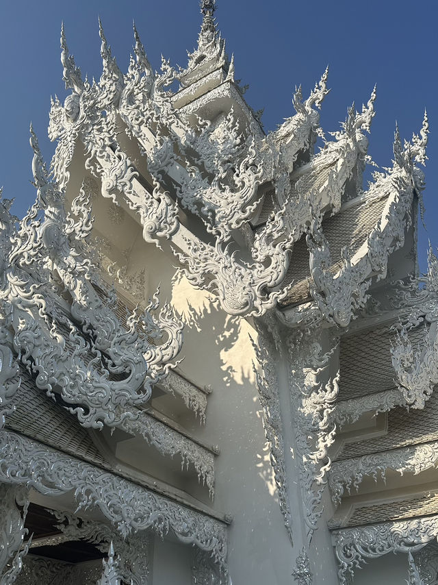 I was AMAZED by the Beauty of Chiang Rai Temples!