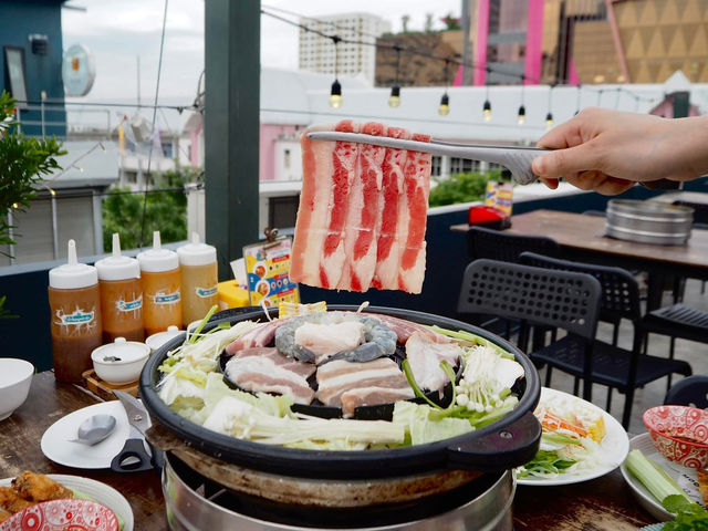 🥓☁️   #หมูกระทะ บนดาดฟ้า • #วิวอย่างปัง 
