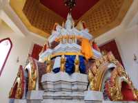 พระบรมธาตุเจดีย์ ตั้งอยู่บนยอดดอยสูงสุดของแม่สลอง