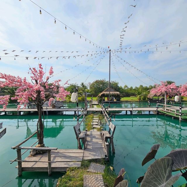 กัดรังแลนด์ Fishing café & Restaurant เ