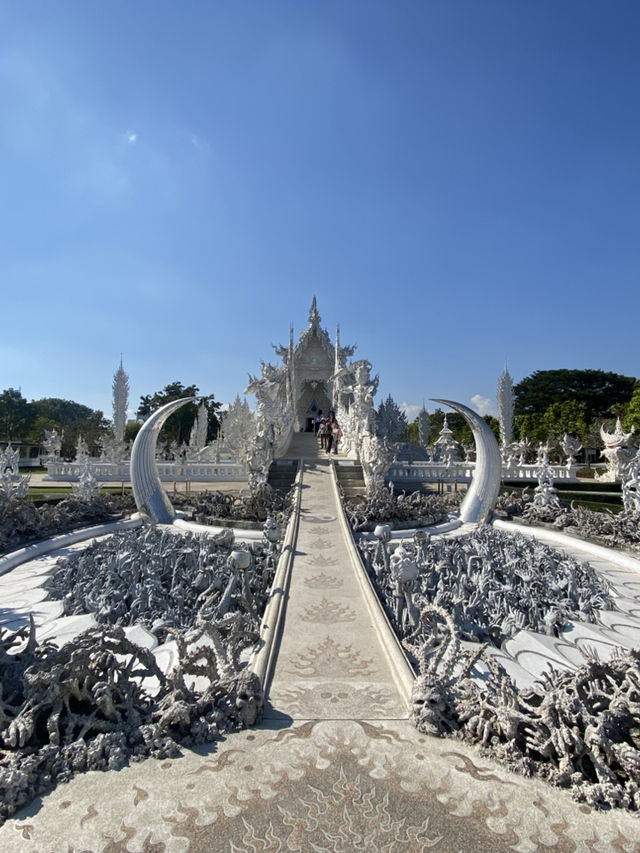 วัดร่องขุ่น: ศิลปะล้านนาที่ต้องมาเยือน