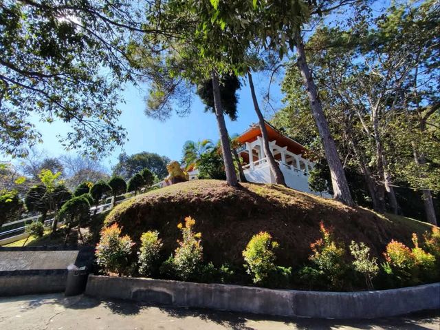 สถานที่เพื่อรำลึกบุคคลสำคัญ ของหมู่บ้านสันติคีรี