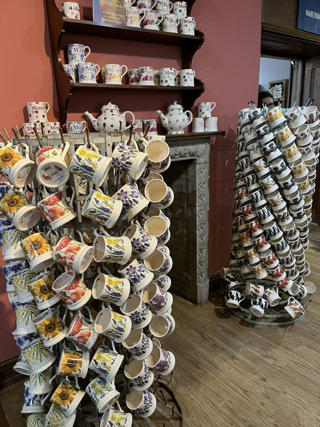 【イギリス🇬🇧】老舗デパート リバティでアフタヌーンティー☕️
