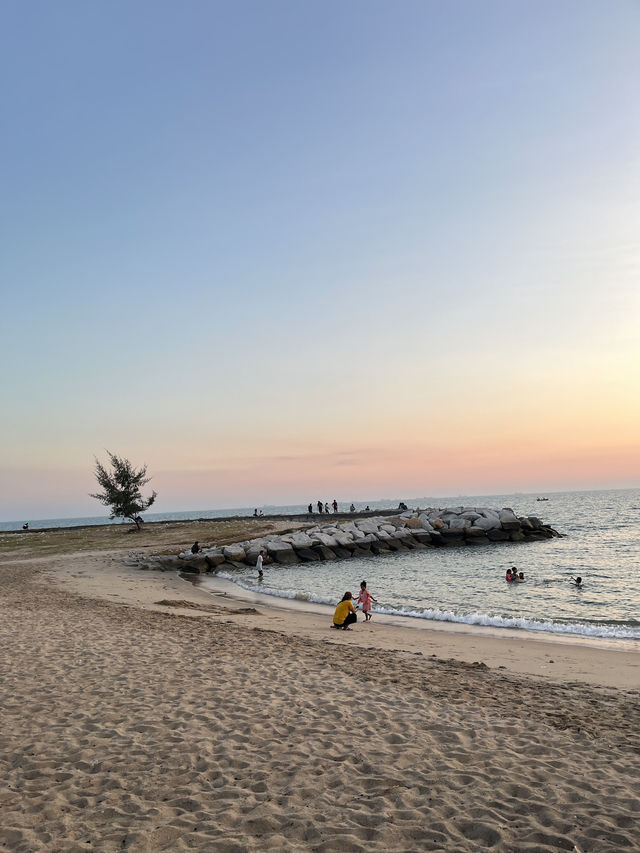 🇹🇭 rayong หาดแหลมเจริญ 🌊 🌅 ⛱️