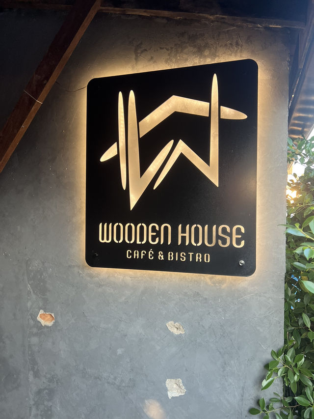 คาเฟ่ Wooden House Cafe’ ลำปาง