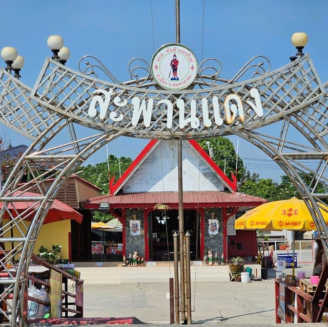 สะพานแดง จุดชมวิวปลาโลมา
