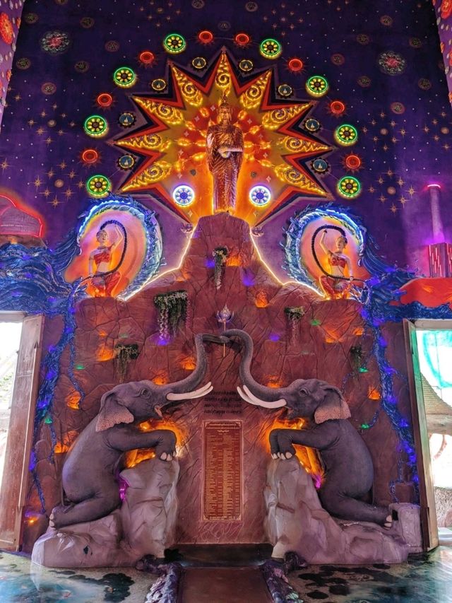 タイ🇹🇭アユタヤ💜パープル寺院　ワットクラークロン　魅力的でフォトジェニック‼