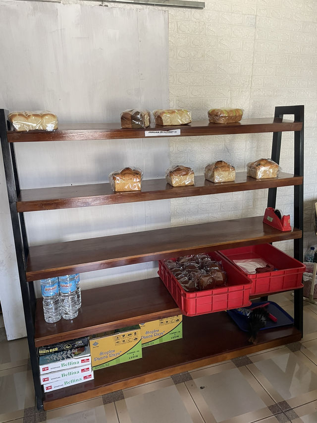 Vanessa Bakery – A Small Spot with Big Flavor in Waingapu 🥖✨