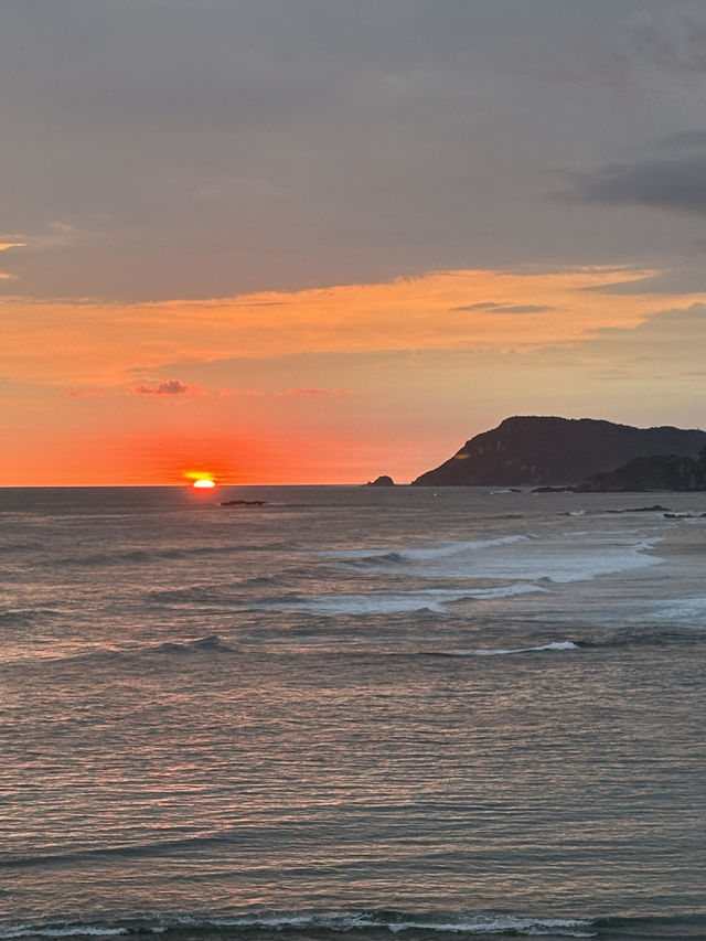 Chasing the Sunset at Bukit Merese: A Must-Do in Lombok 🌅🏞️