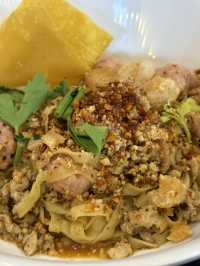 ชามก๋วยเตี๋ยวเส้นคลุก รัชโยธิน