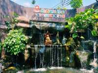 泰國曼谷市中心著名地標性寺廟景點：印卓威漢寺，十四世紀古跡寺廟，32米高金色雕像，適合打卡拍照📸冥想